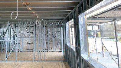 Struttura in acciaio di un edificio in costruzione