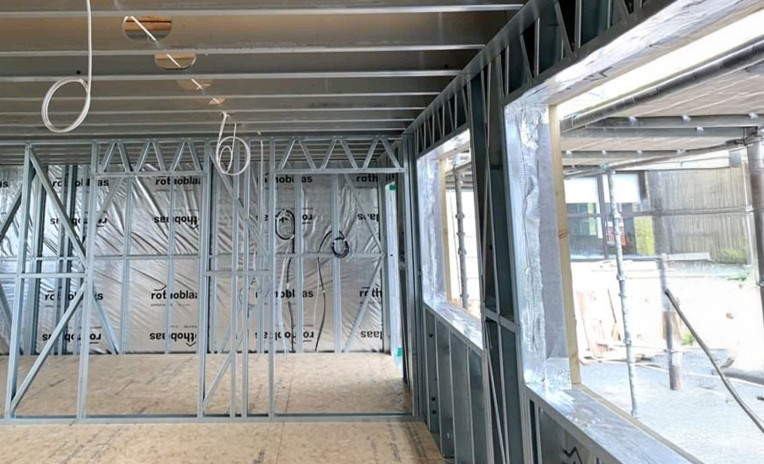 Struttura in acciaio steel frame in fase di montaggio