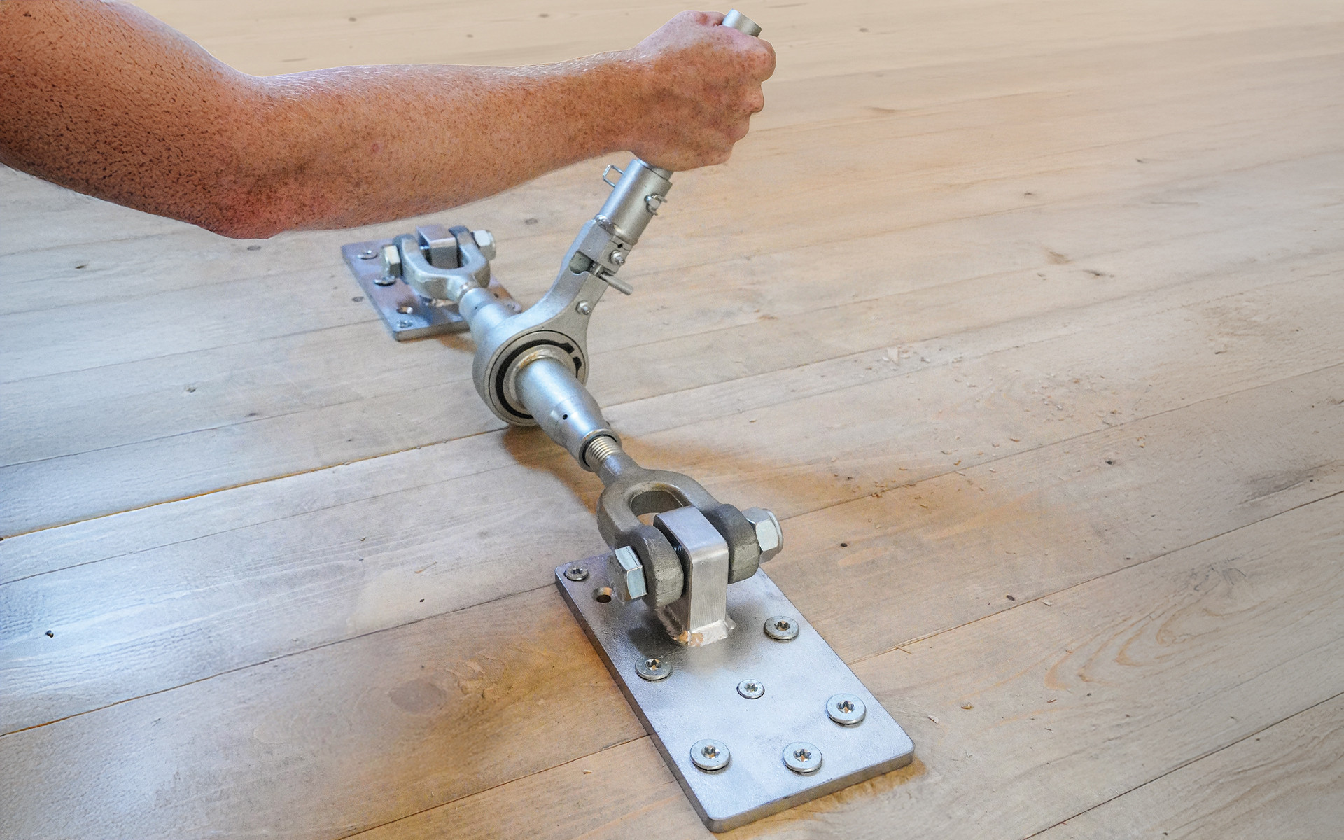 GEKO MAXI panel puller used on a mass timber floor element for heavy-duty tightening