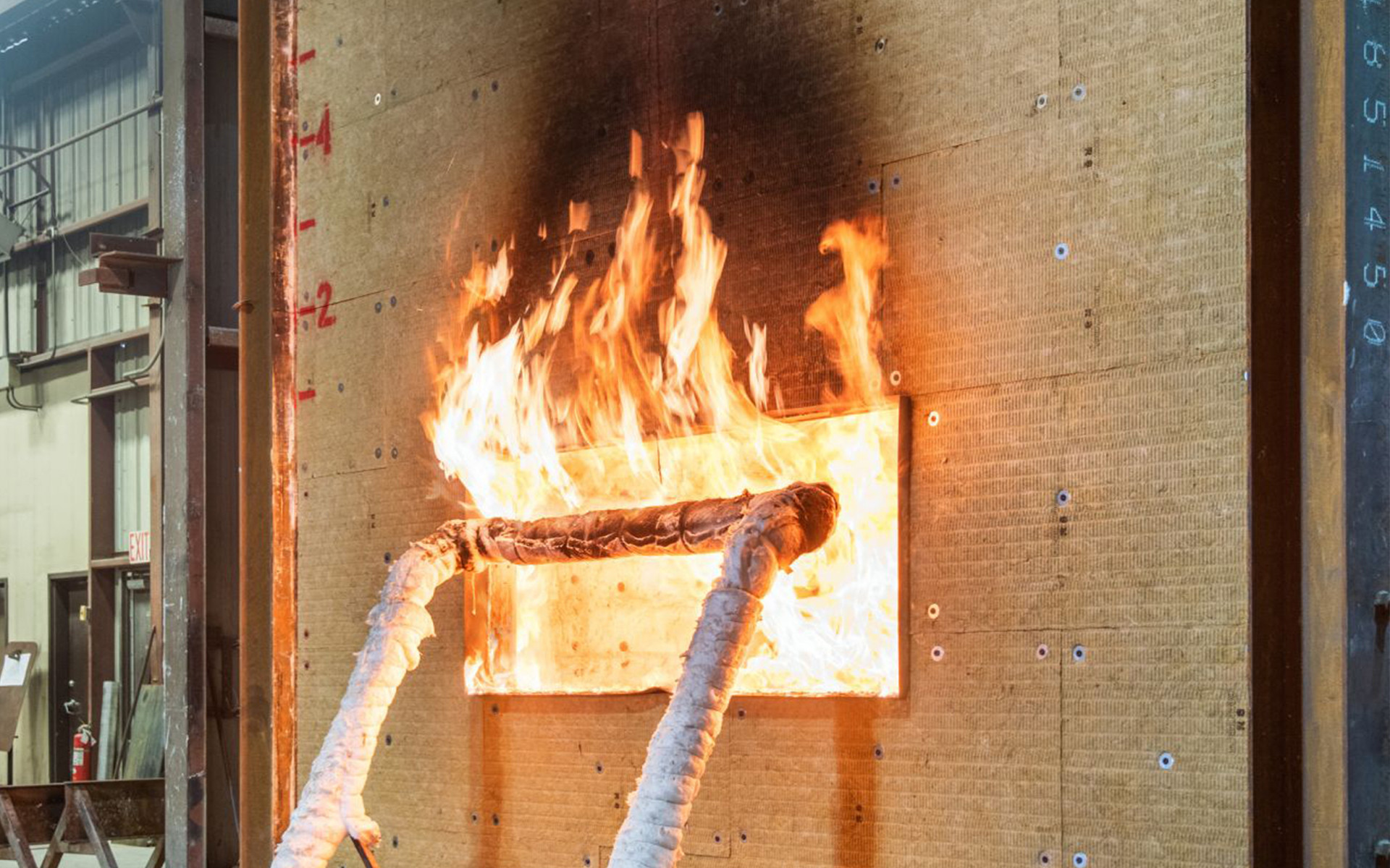 Ventilated façade must have fire-resistant components 