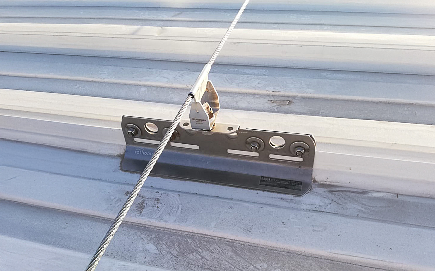 Mettere in sicurezza i tetti in lamiera