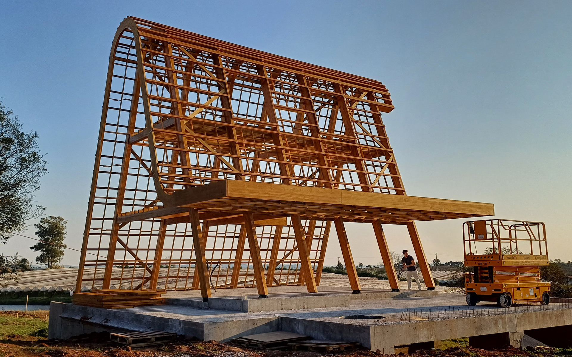 MOZZAFFIATO: A hybrid structure combining Glulam and steel