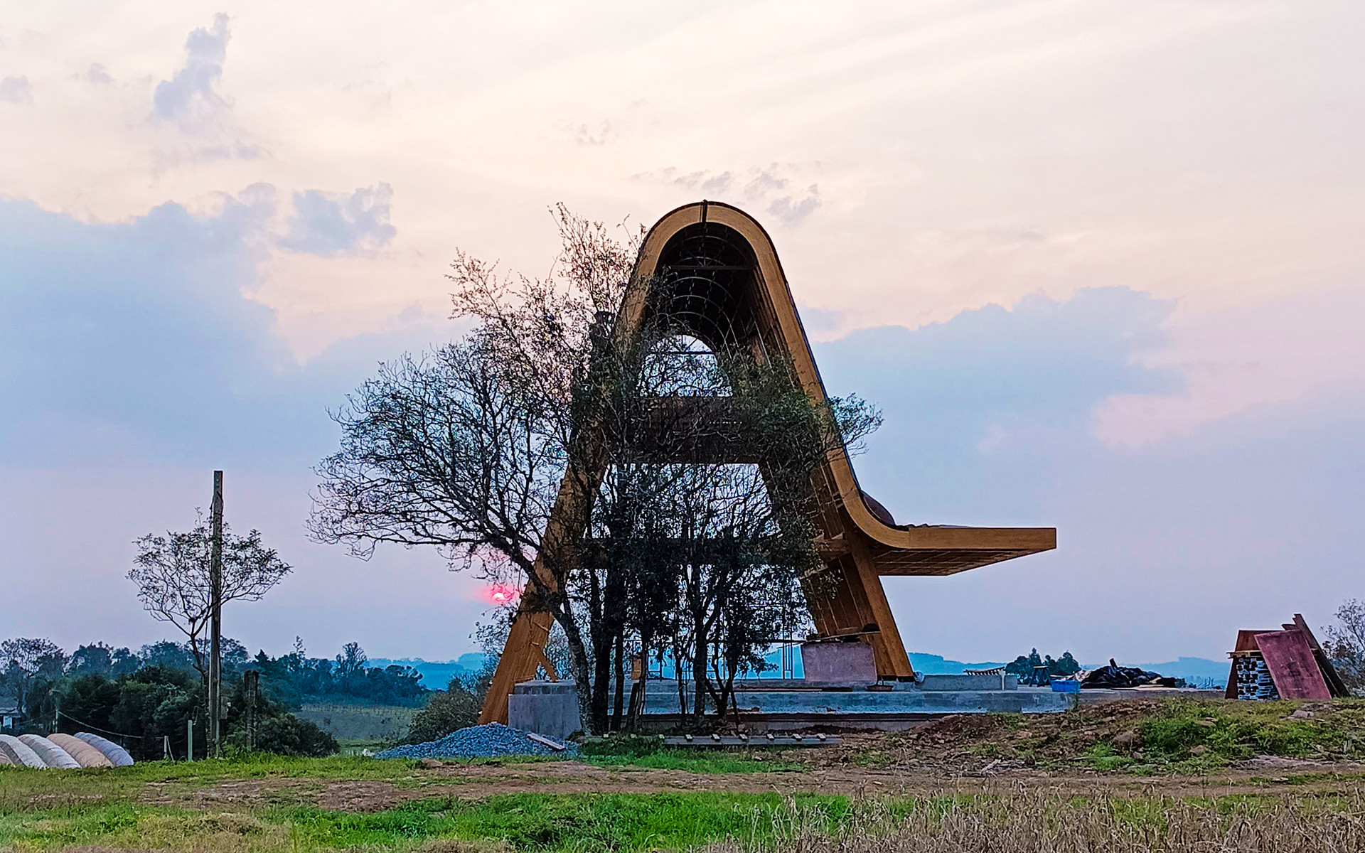 MOZZAFFIATO: A hybrid structure combining Glulam and steel